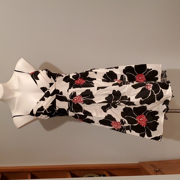 Trixxi Clothing Company White, Brown, and Red Floral Dress Size 7 Juniors - Picture 2 of 10